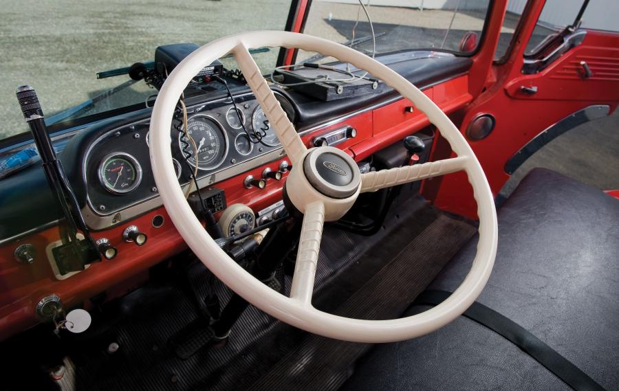  Ford C600E Race Car Transporter 1970 года  (фото 7 из 8)